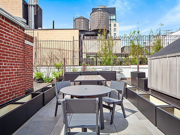 4th image of 39 E 12th St APT 504