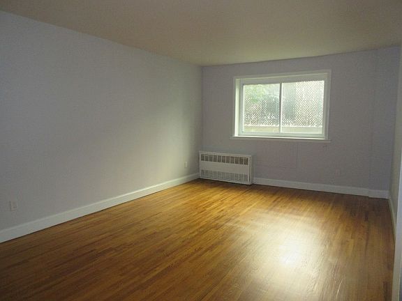 4th image of 29 Chittenden Ave #3C