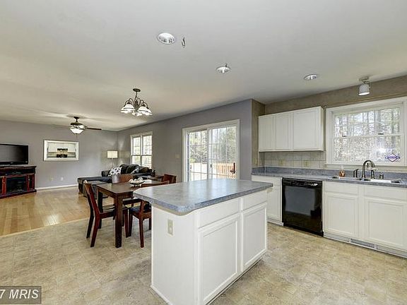 5th image of 4309 Hastings Ct E