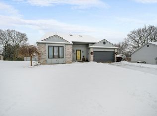 904 Elm St, Auburn, IN 46706