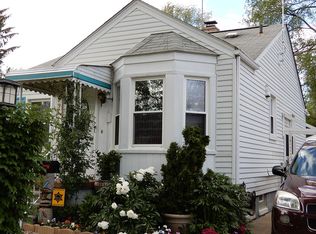 19421 Kingsville St, Harper Woods, MI 48225
