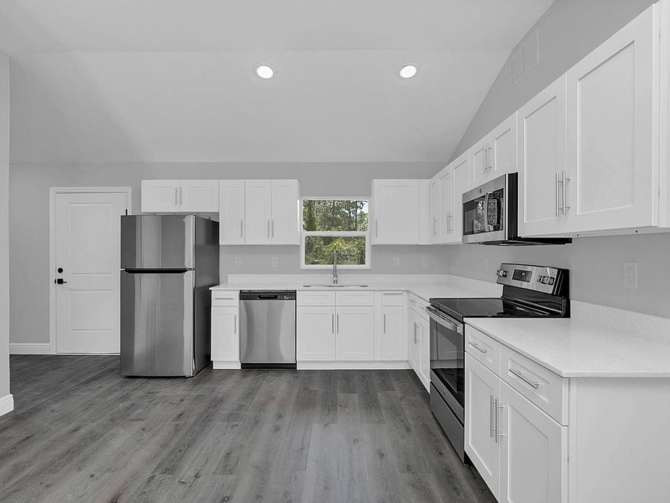 1st image of 25 Hemlock Radial Dr