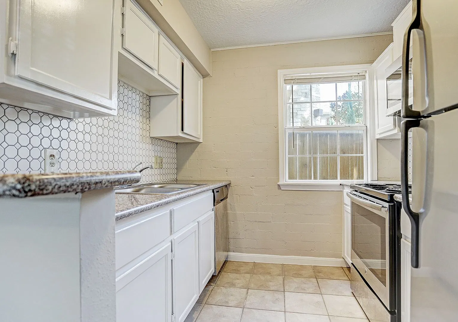 802 Stanford — Photo 1