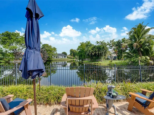 610 Lake Dasha Cir, Plantation, FL 33324