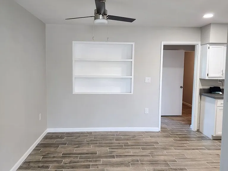 1041 W Elna Rae St — Photo 4