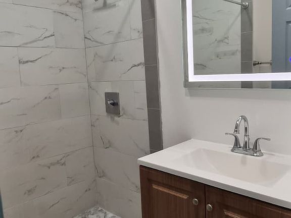 4th image of 651-653 Montgomery St #2
