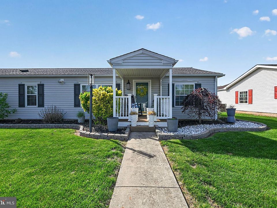 1st image of 102 Daisy Ln