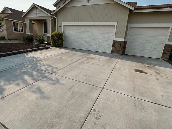 2nd image of 1415 Mountain Rose Dr