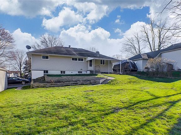 3rd image of 739 Norton Dr