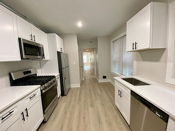 4th image of 2057 W Summerdale Ave Floor 1
