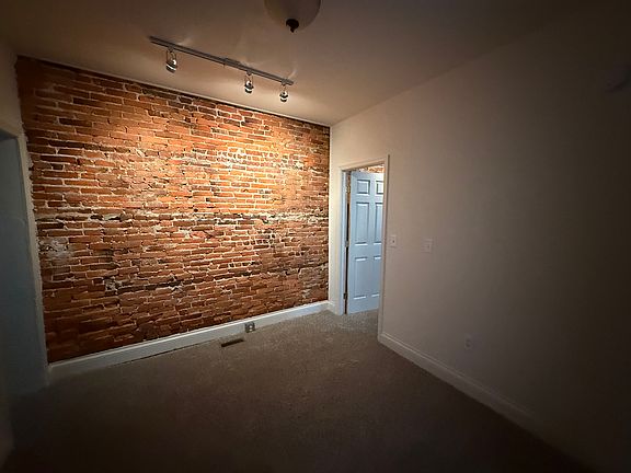 4th image of 809 N Van Buren St APT 1B