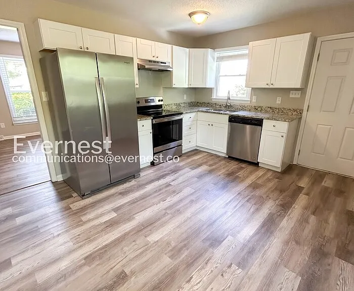 1676 Guilford Dr — Photo 2