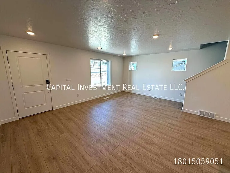 4351 N 325 E — Photo 2