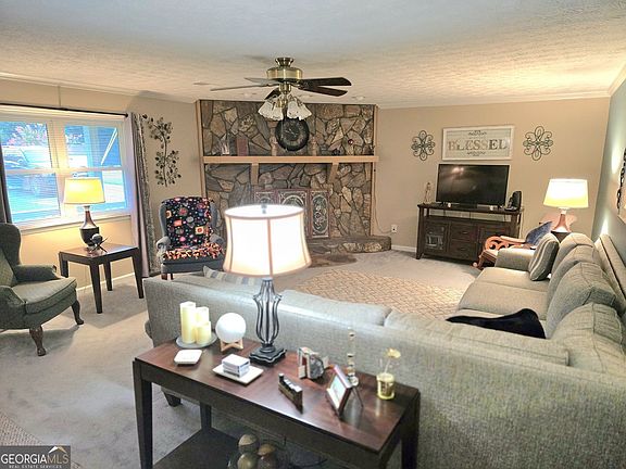 2nd image of 122 Spring Valley Cir