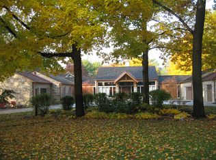 741 Hawthorne Ln, Libertyville, IL 60048