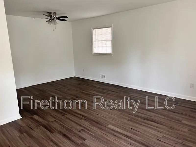 3 bed, 1.0 bath, $1,300 — Photo 4