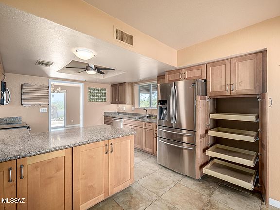 2nd image of 1041 W Mission Twin Buttes Rd