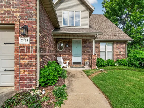 2433 N Hidden Creek Dr, Fayetteville, AR 72704
