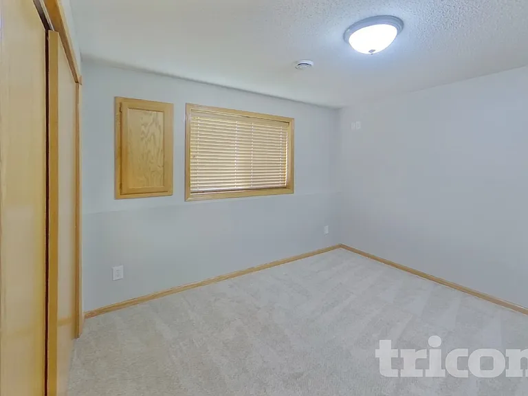 10883 Tyler Ct NE — Photo 9