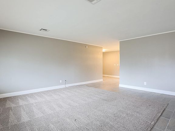 4th image of 1423 N 76th Ave E
