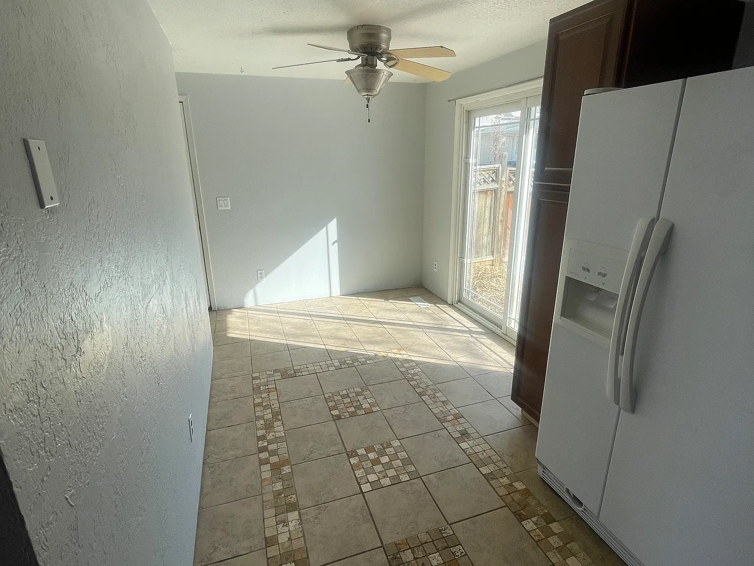 3 bed, 1.5 bath, 1008 sqft, $1,900 — Photo 4