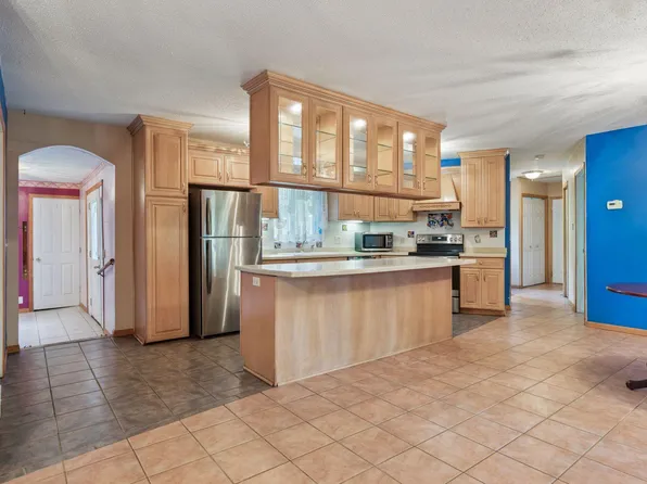 319 Wildwood Rd, Willernie, MN 55090