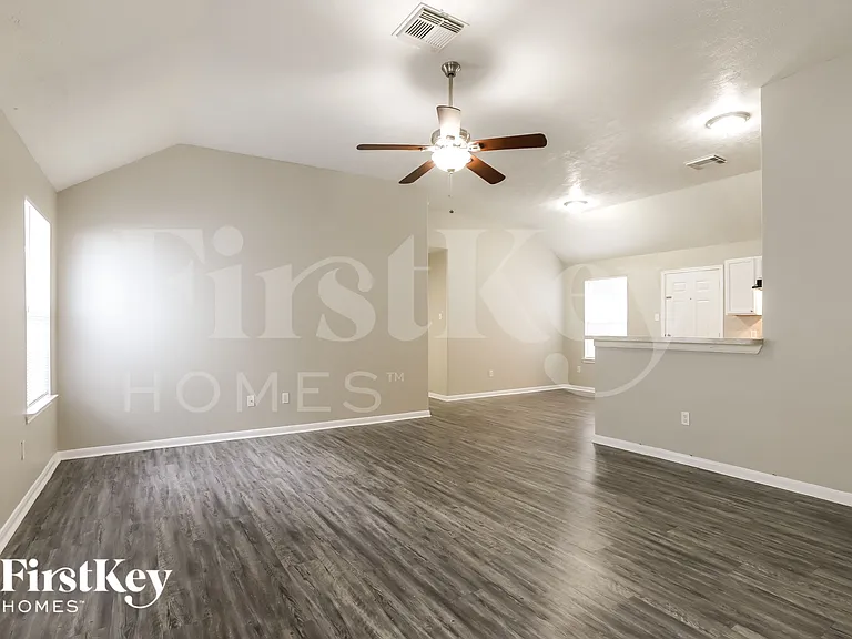19375 Strathmore Place Ln — Photo 3