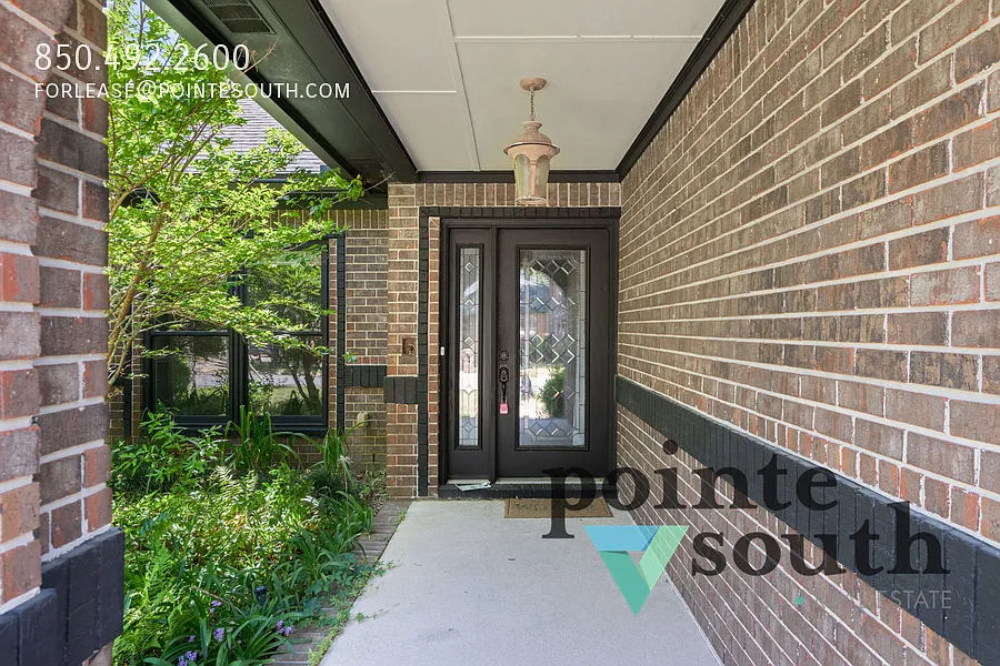 Home with POOL! — Photo 4