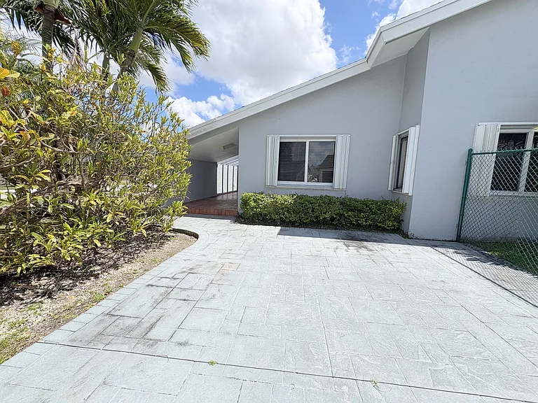 SW 128th Ave — Photo 7