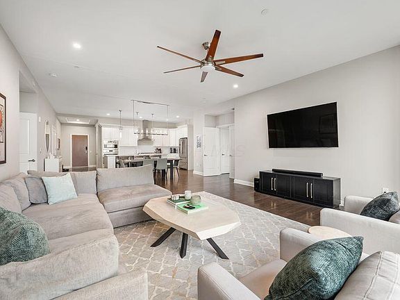 5th image of 250 W Spring St APT 323