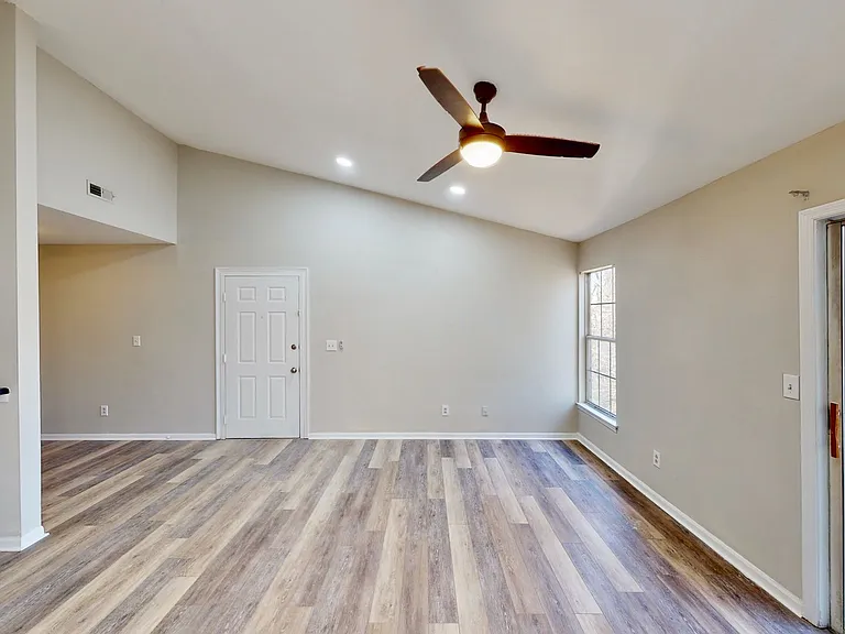 9617 Vinca Cir #G — Photo 13