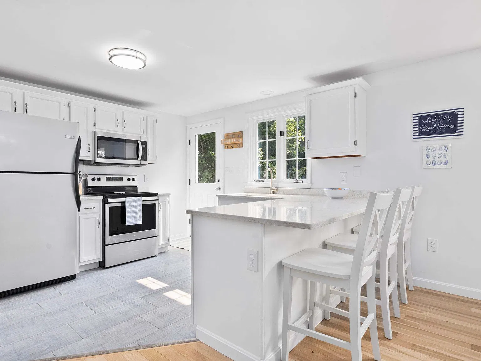 3 bed, 1332 sqft, $3,000 — Photo 4