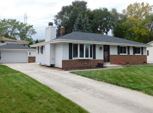 217 Judge Dr, Saukville, WI 53080