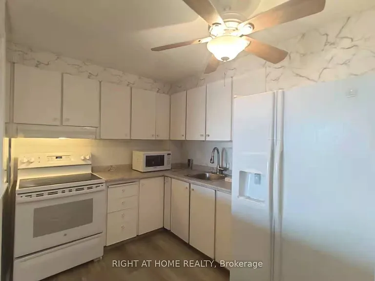 20 Chesterton Dr #501 — Photo 4
