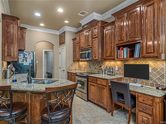 5th image of 1128 Creole Dr