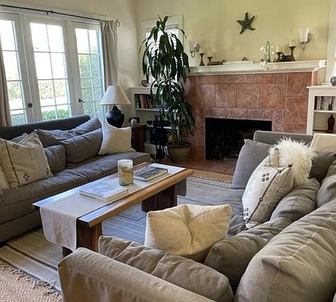 3rd image of 1624 Garden St #3