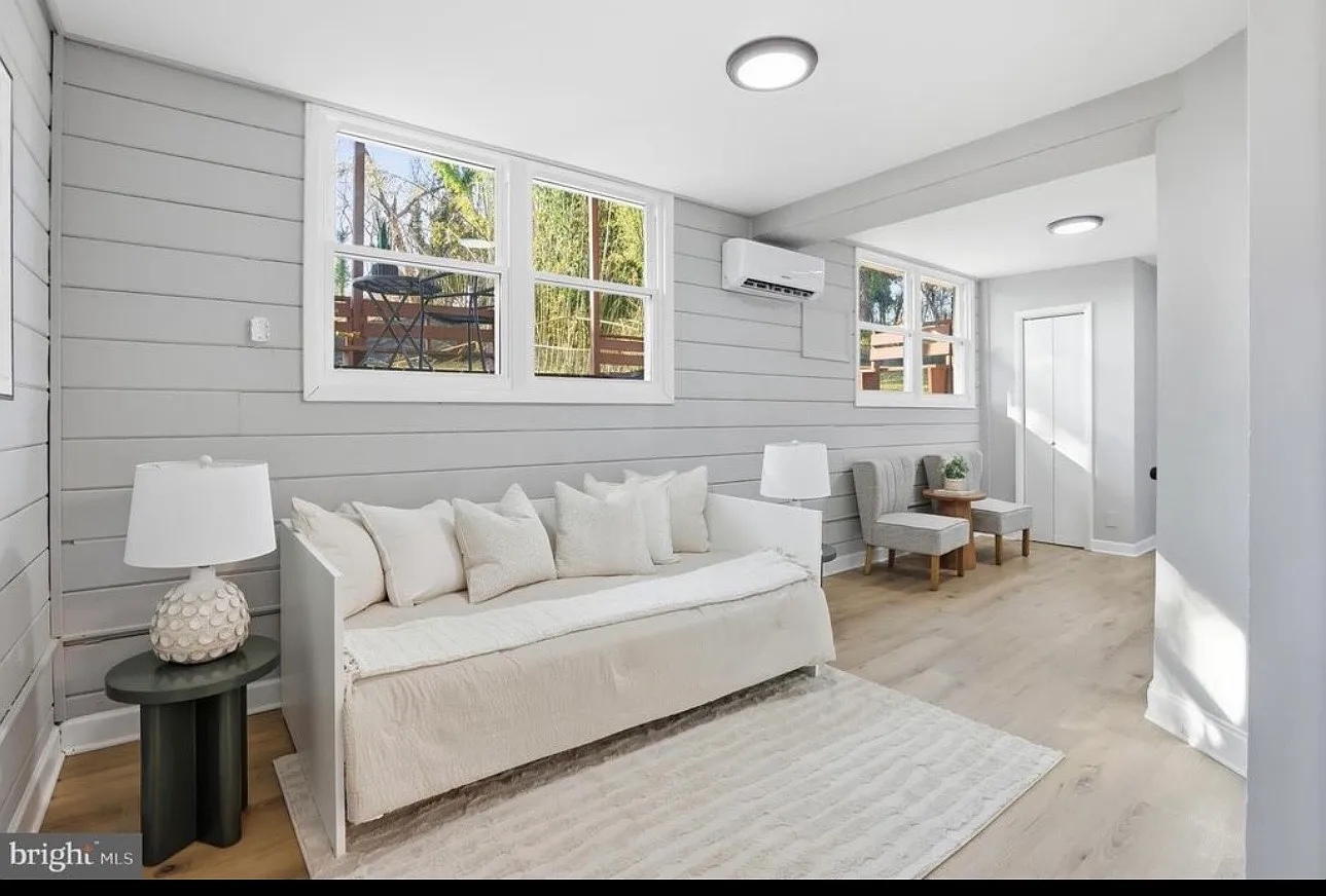 Studio, 400 sqft, $1,250 — Photo 2