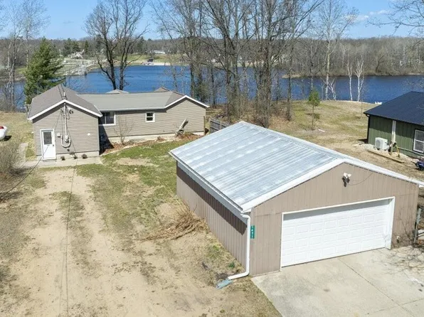 1471 E Beechwood Ln, White Cloud, MI 49349