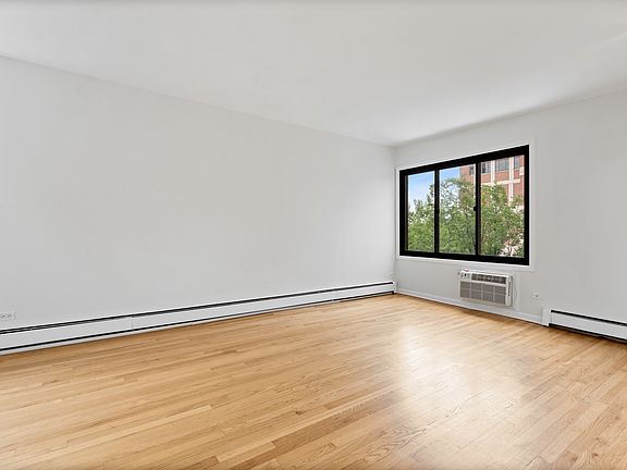 4th image of 455 W Saint James Pl APT 506