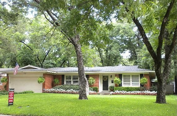2nd image of 1513 Camellia Dr