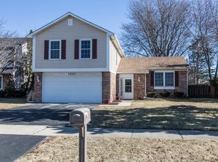 1201 Spring Valley Dr, Carol Stream, IL 60188