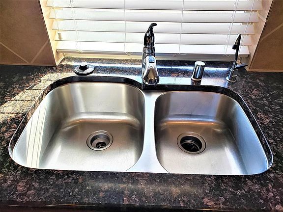 4th image of 1302 Turnbridge Dr