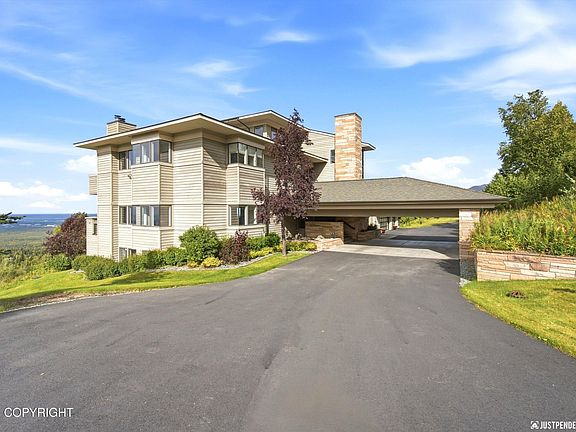 3rd image of 9900 Hillhaven Cir