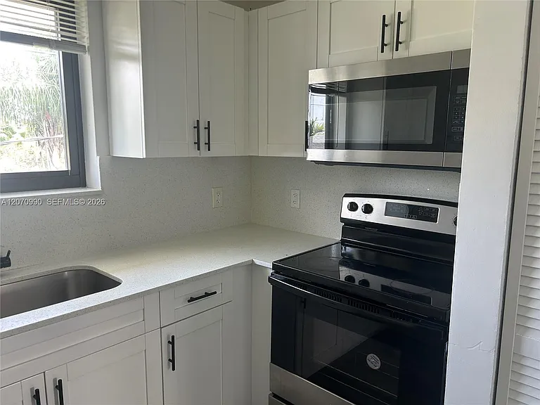 3417 NW 22nd Ave #12 — Photo 5