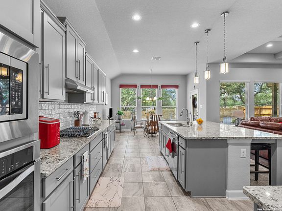 2nd image of 439 WHISTLERS WAY