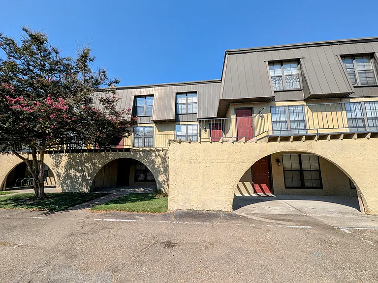 10286 W Winston Ave #7 — Photo 6