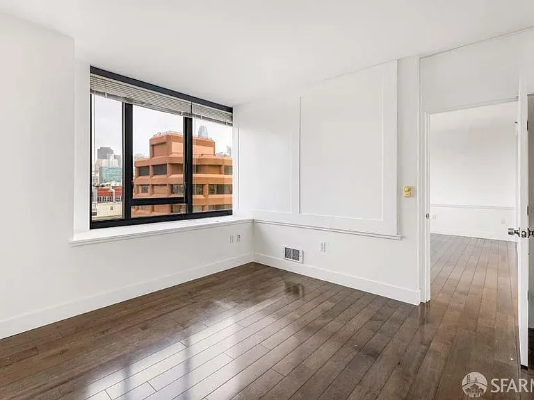 260 King St #717 — Photo 9
