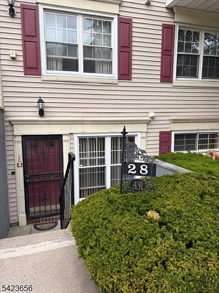 1st image of 28 Rutgers Dr