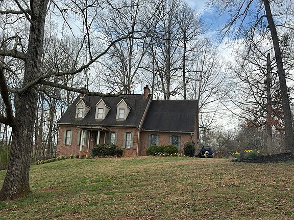 2nd image of 5847 Larch Cir