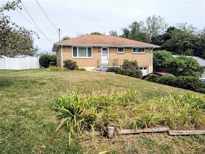 121 Hillcrest Dr photo 1